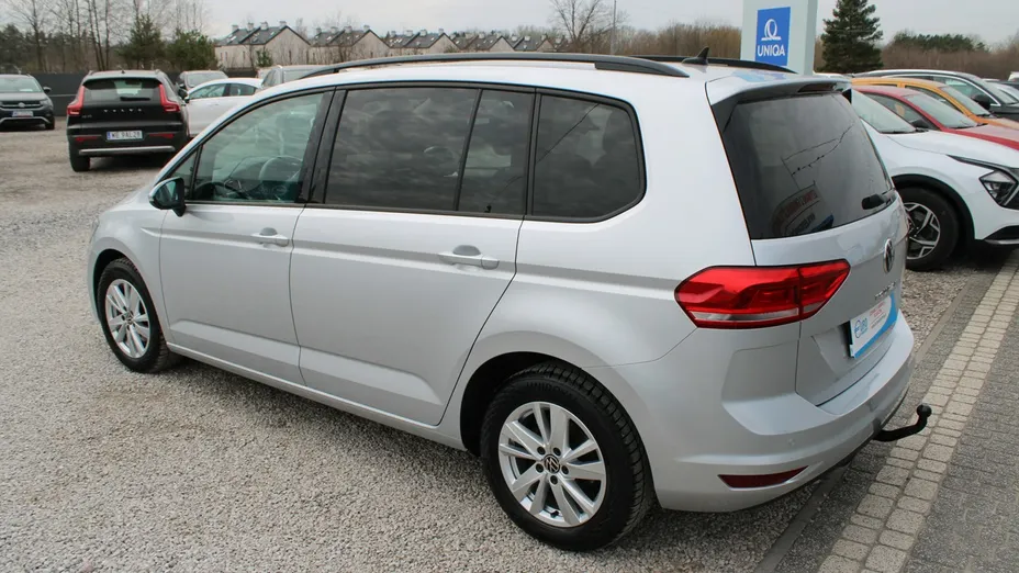 VOLKSWAGEN Touran -