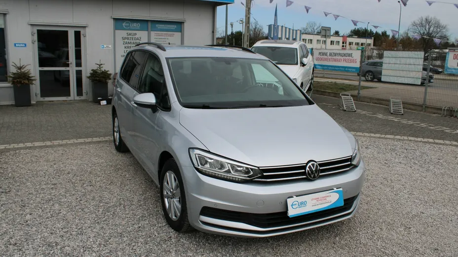 VOLKSWAGEN Touran -