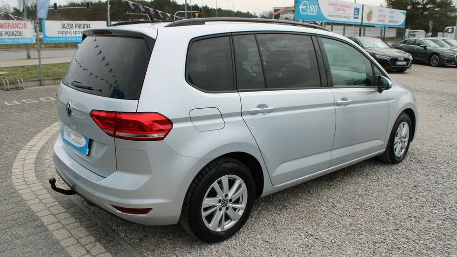 VOLKSWAGEN Touran -