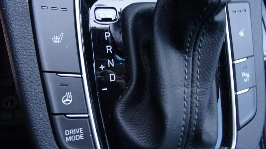 HYUNDAI i30 -