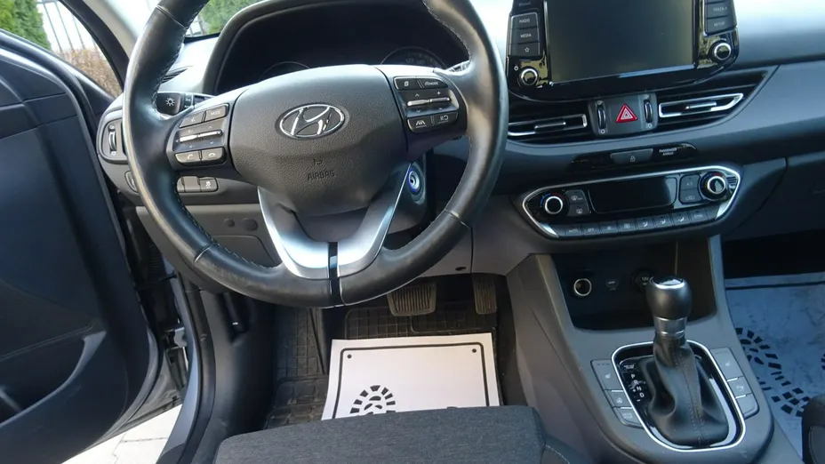 HYUNDAI i30 -