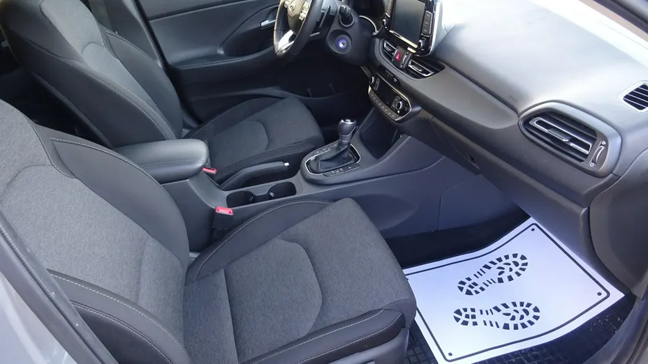 HYUNDAI i30 -