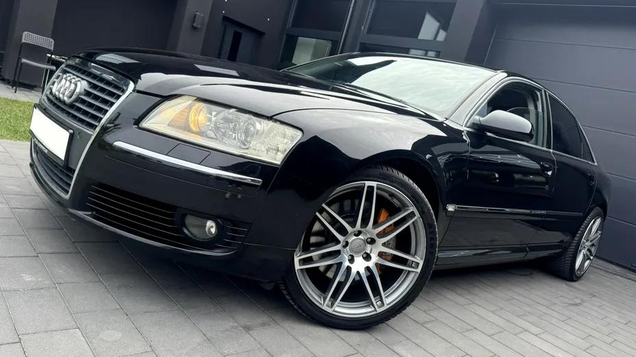 AUDI A8 -