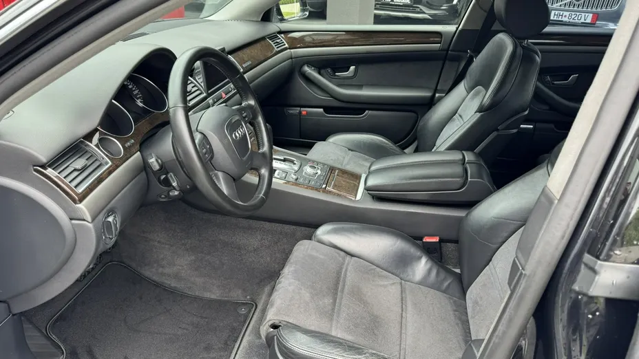 AUDI A8 -