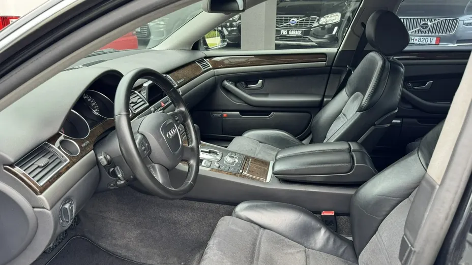 AUDI A8 -