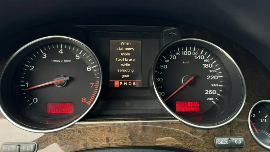 AUDI A8 -