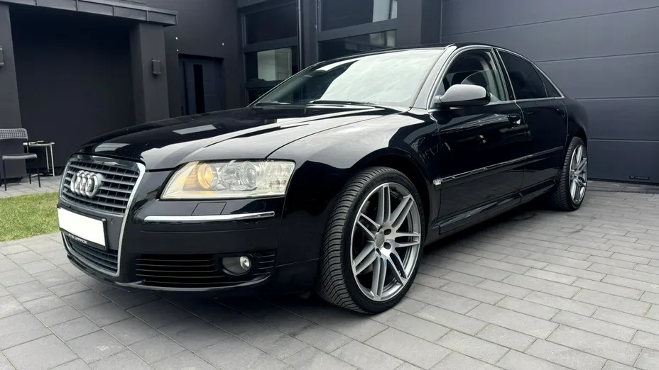 AUDI A8 -
