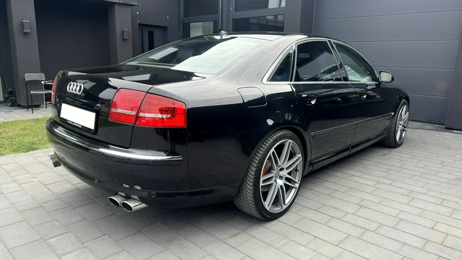 AUDI A8 -