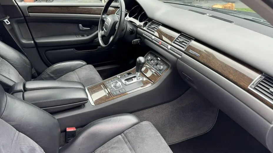 AUDI A8 -