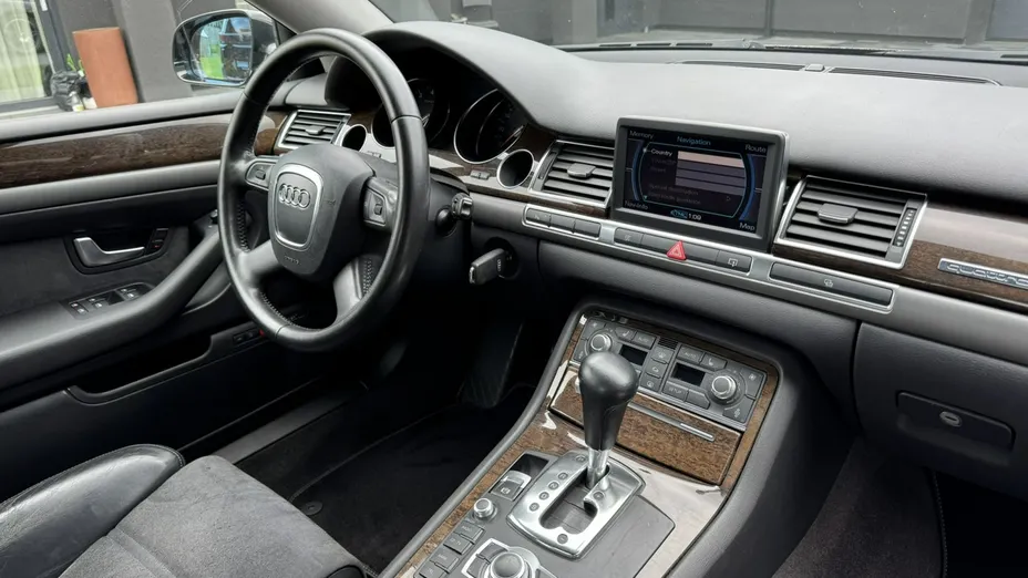 AUDI A8 -