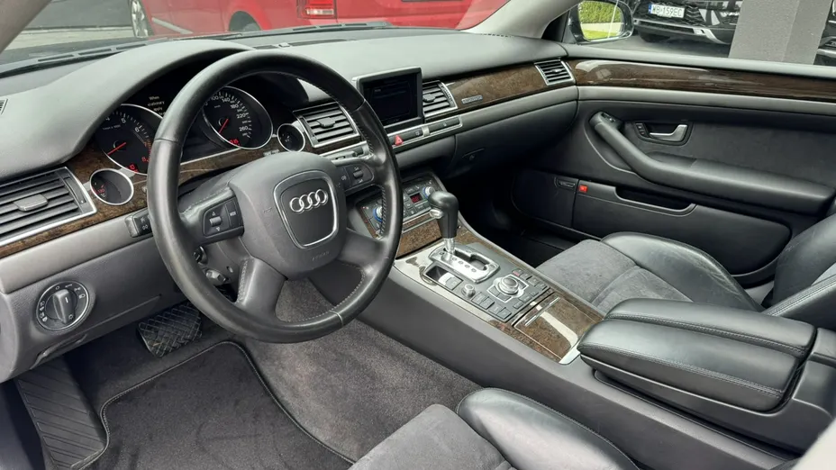 AUDI A8 -