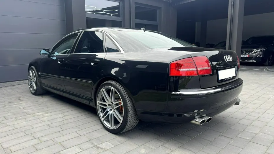 AUDI A8 -