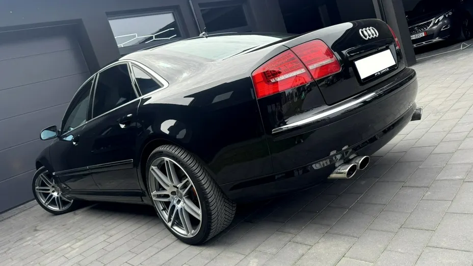 AUDI A8 -