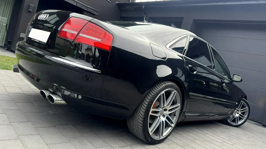 AUDI A8 -