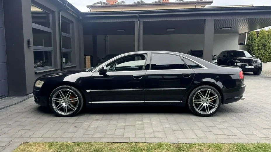 AUDI A8 -