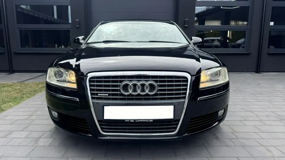 AUDI A8 -