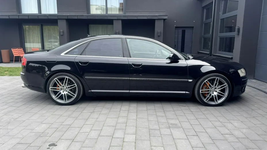 AUDI A8 -