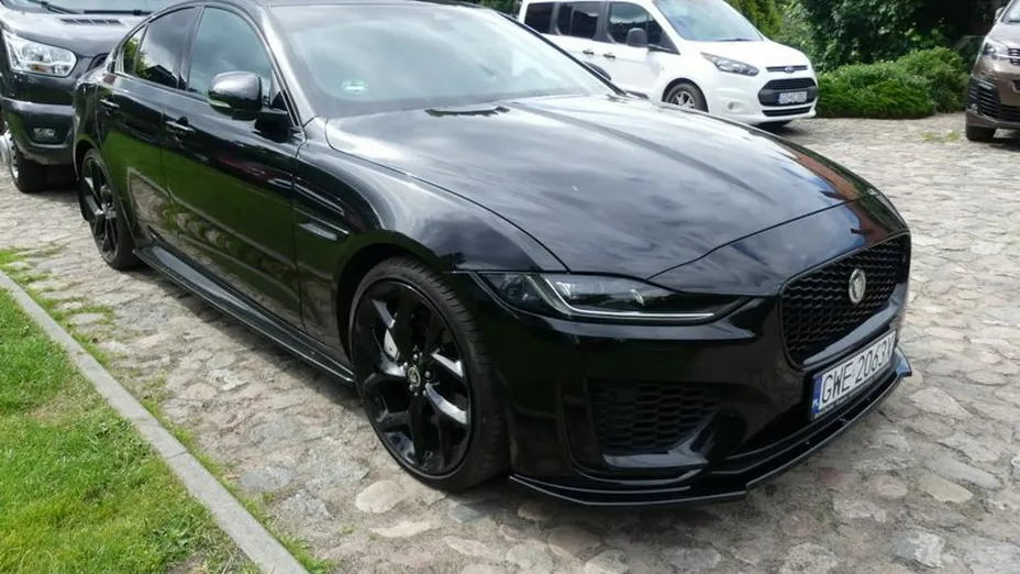 JAGUAR XE -