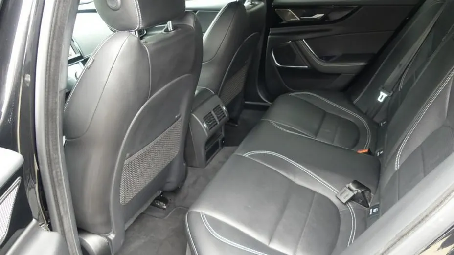 JAGUAR XE -
