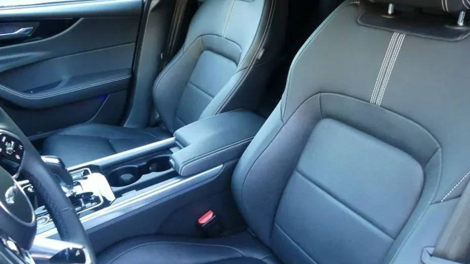 JAGUAR XE -