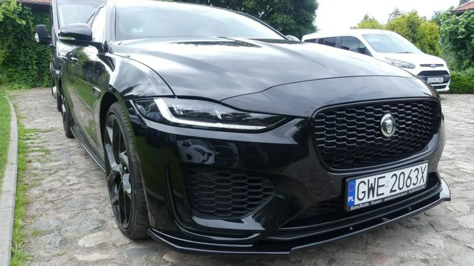 JAGUAR XE -
