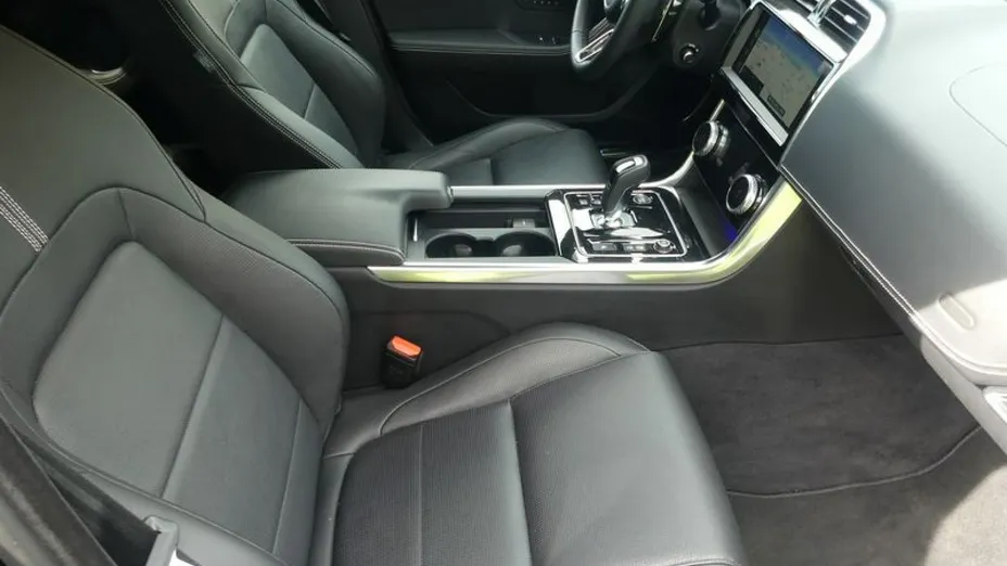 JAGUAR XE -