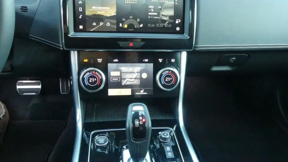 JAGUAR XE -