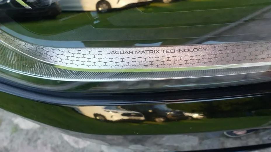 JAGUAR XE -
