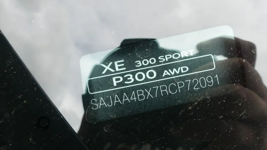 JAGUAR XE -