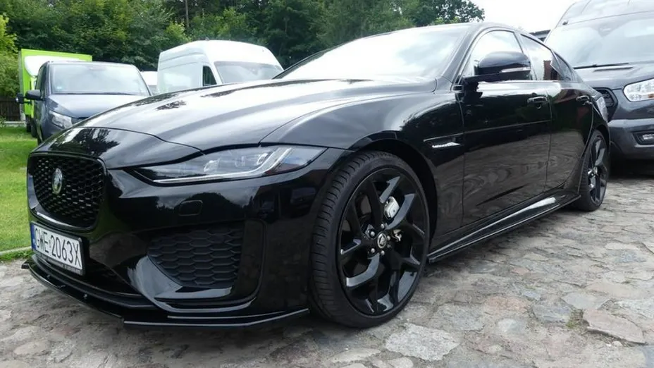 JAGUAR XE -