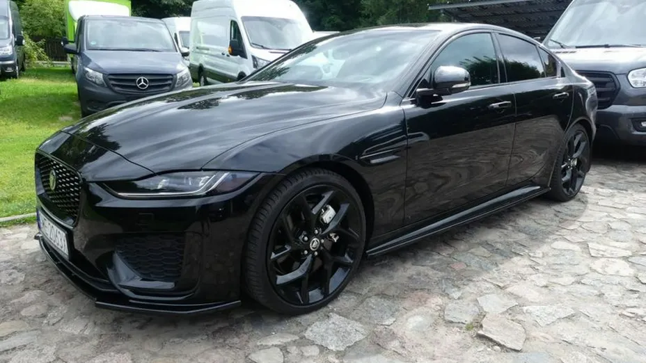 JAGUAR XE -