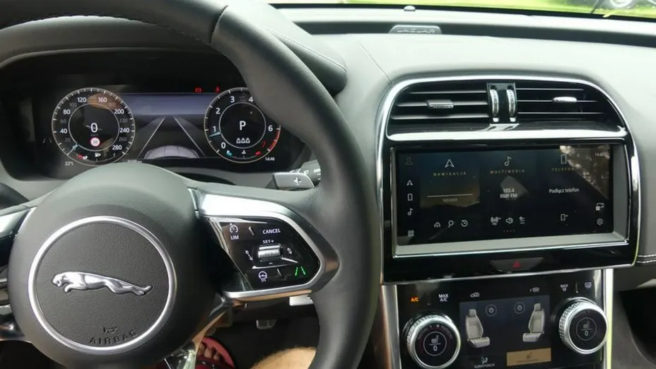 JAGUAR XE -
