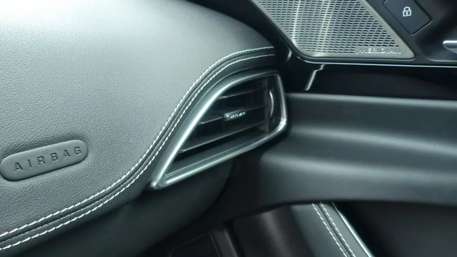JAGUAR XE -