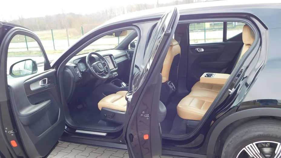 VOLVO XC40 -