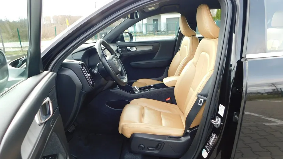 VOLVO XC40 -
