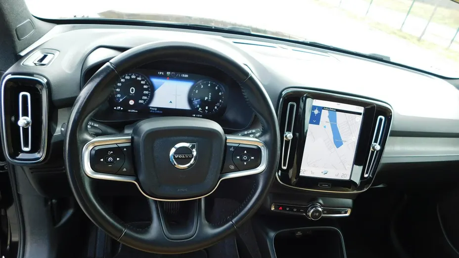 VOLVO XC40 -