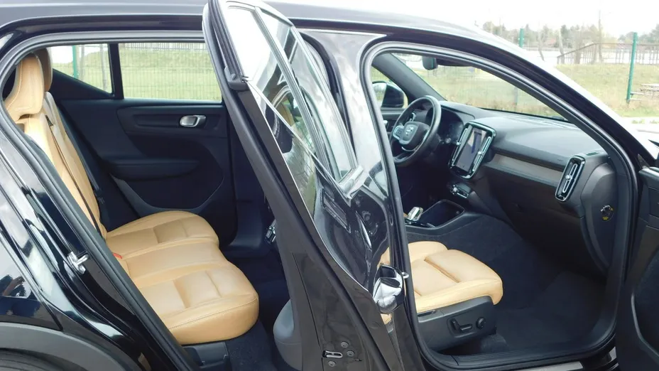 VOLVO XC40 -