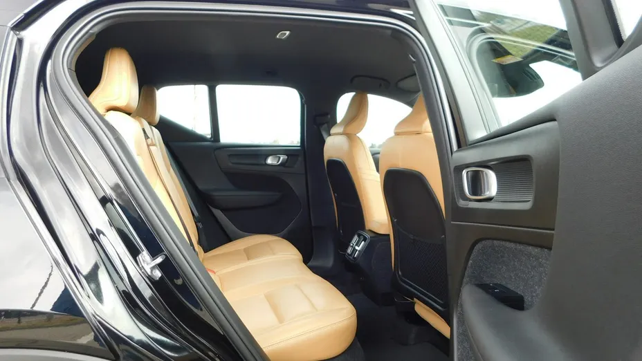 VOLVO XC40 -