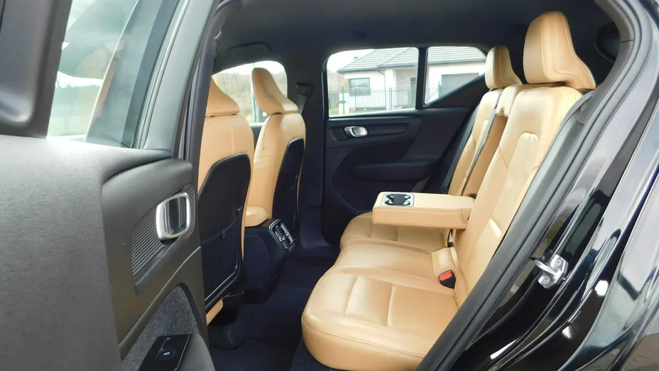 VOLVO XC40 -