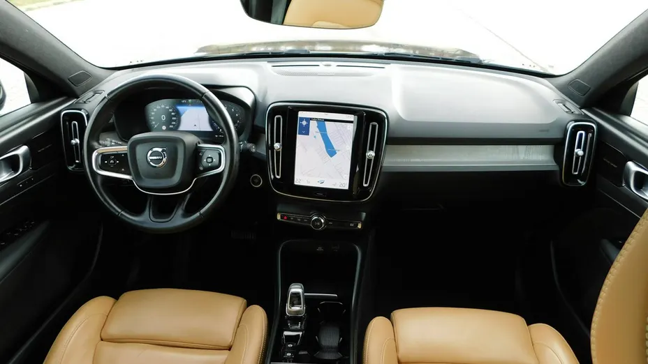 VOLVO XC40 -