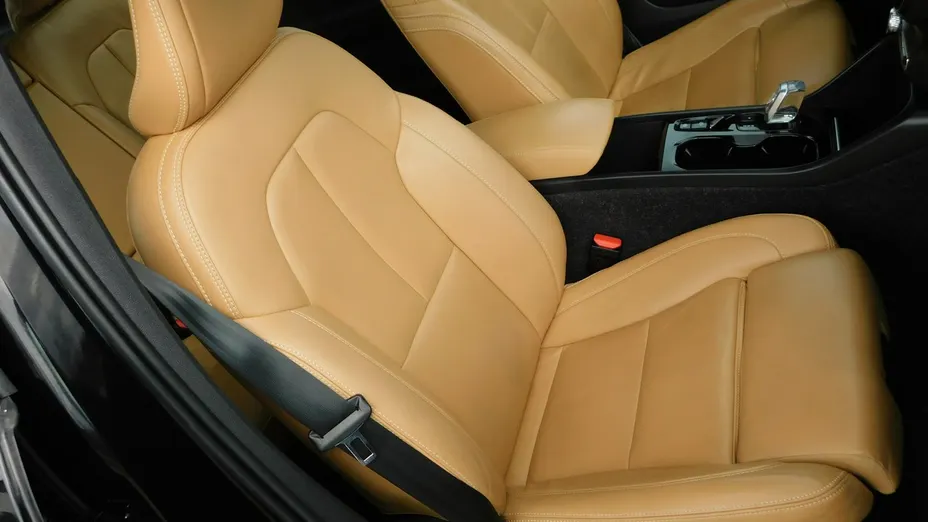 VOLVO XC40 -