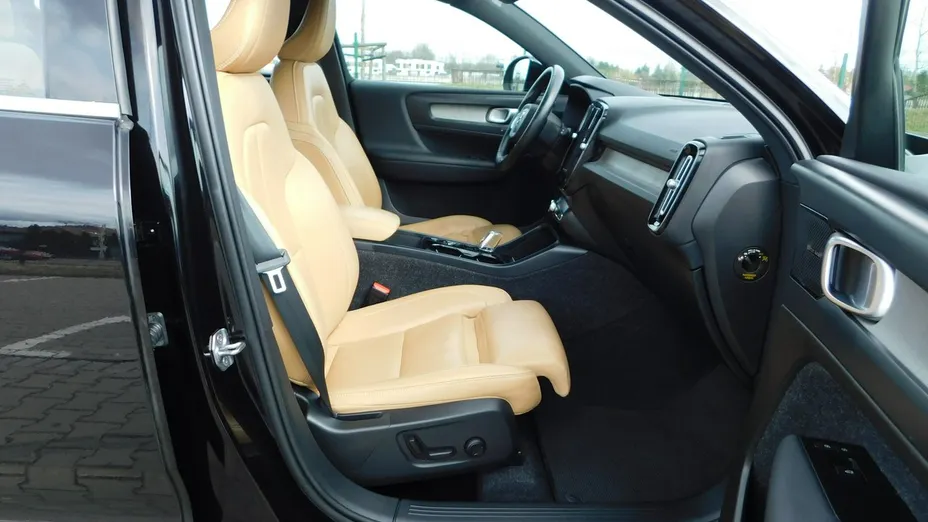 VOLVO XC40 -