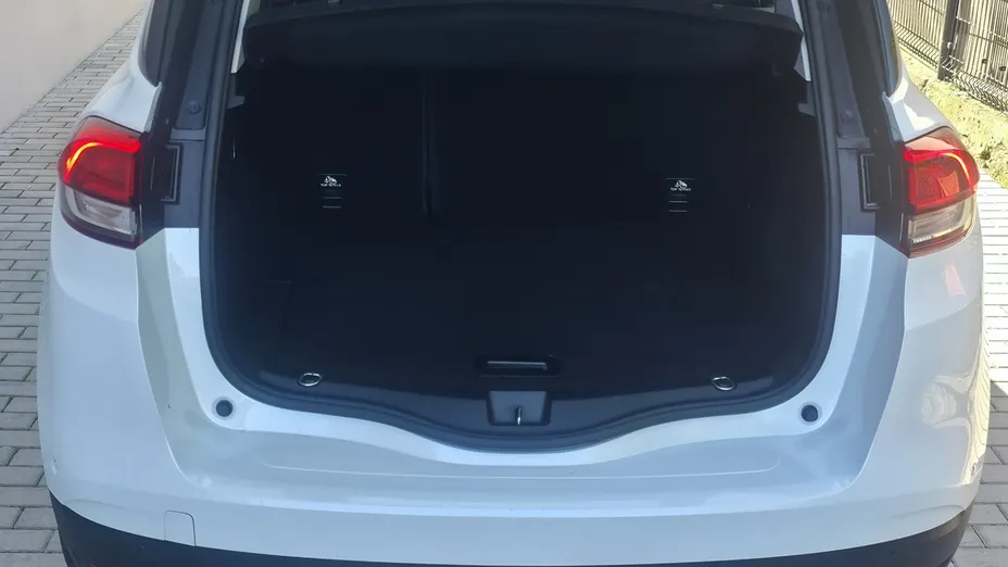 RENAULT Scenic -