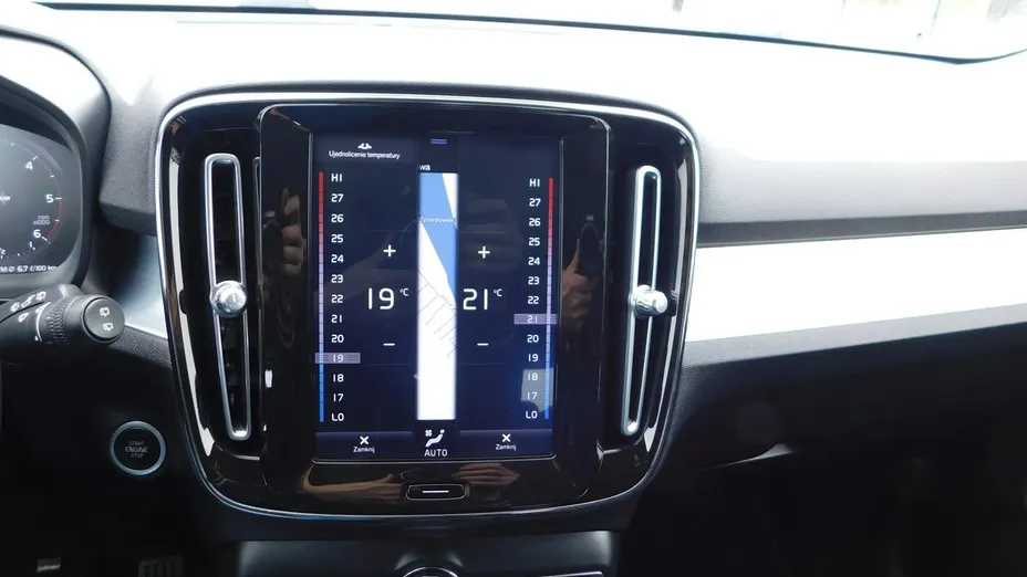 VOLVO XC40 -