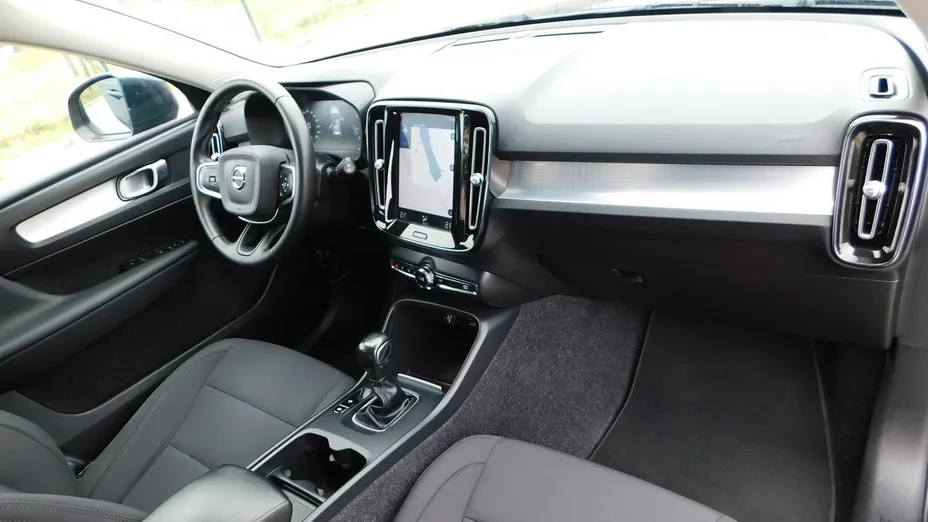 VOLVO XC40 -