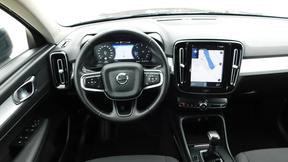 VOLVO XC40 -