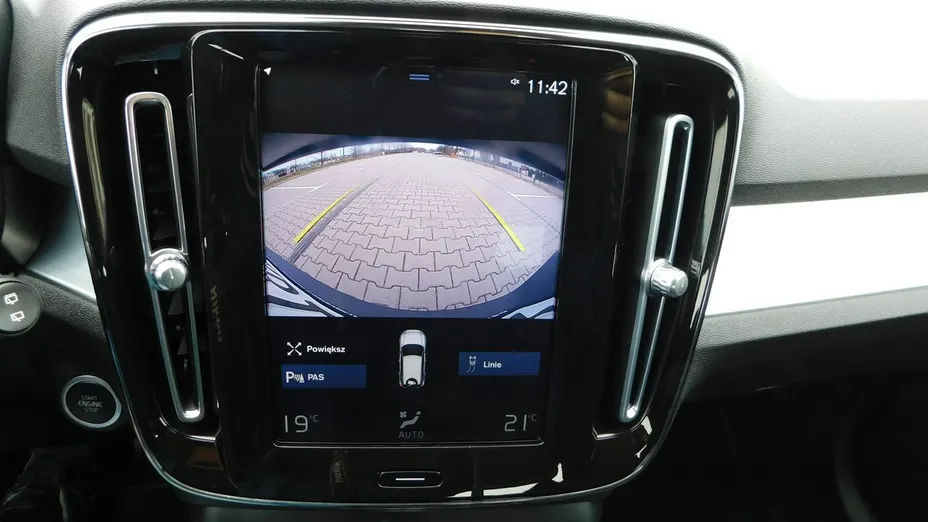 VOLVO XC40 -