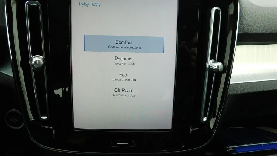 VOLVO XC40 -