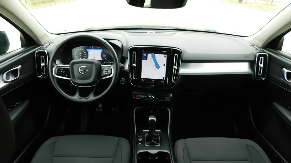 VOLVO XC40 -