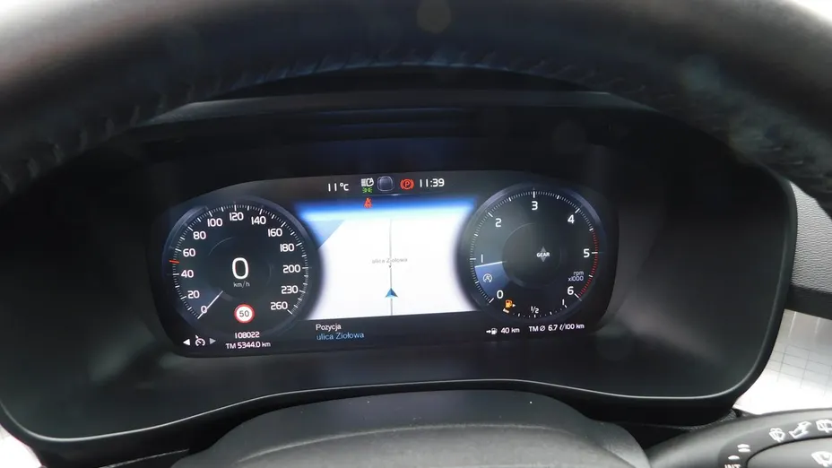 VOLVO XC40 -